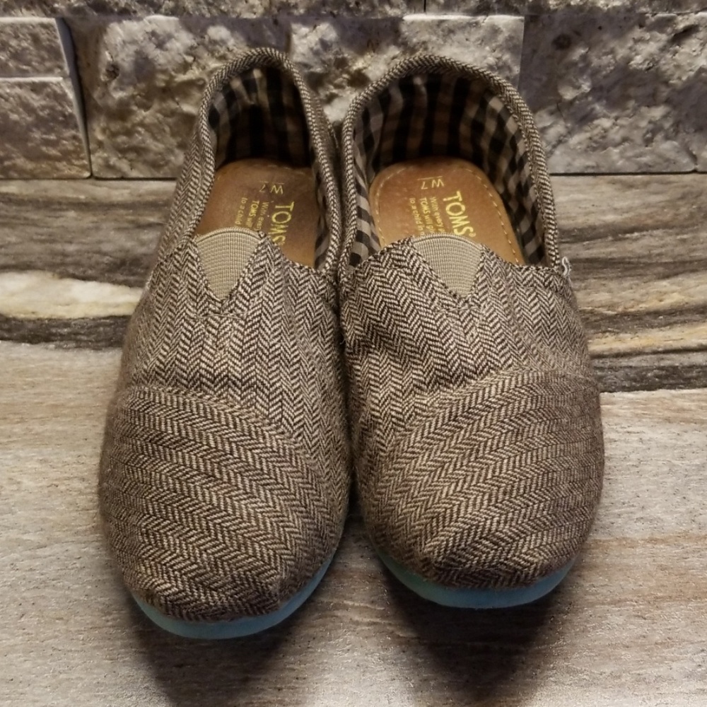 TOMS Flats
